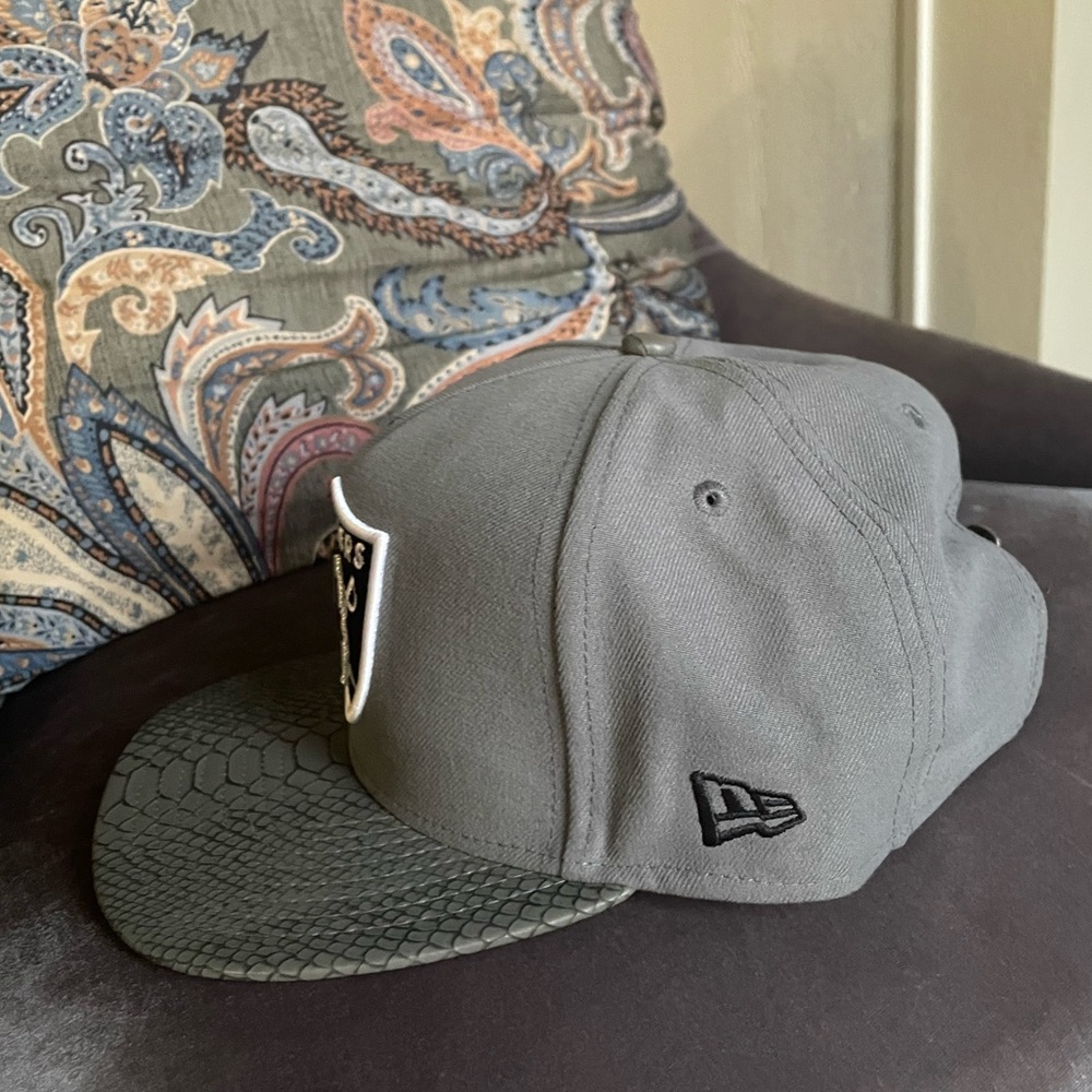 Oakland Raiders hat - Picture 4 of 6